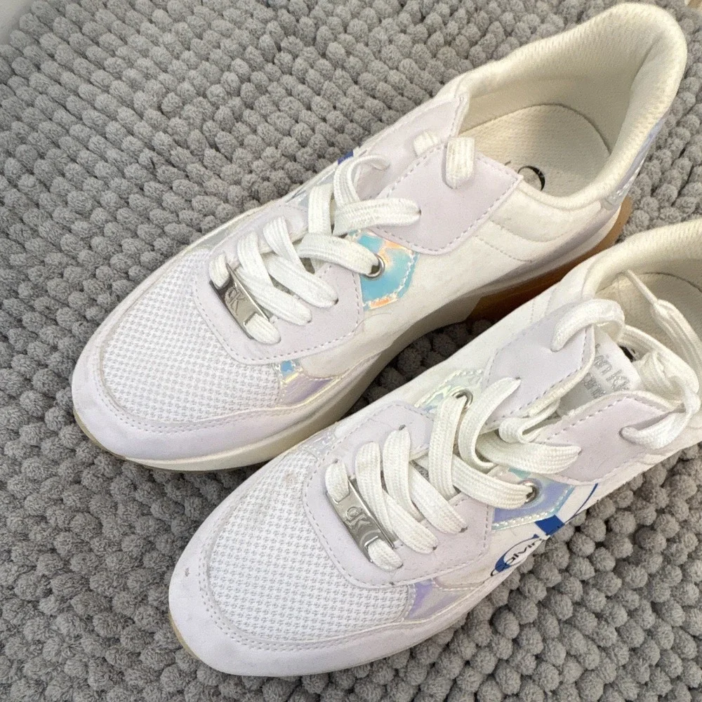 Calvin Klein Jeans Women's Low Top Lace-Up Mesh Sneakers White Iridescent Gum